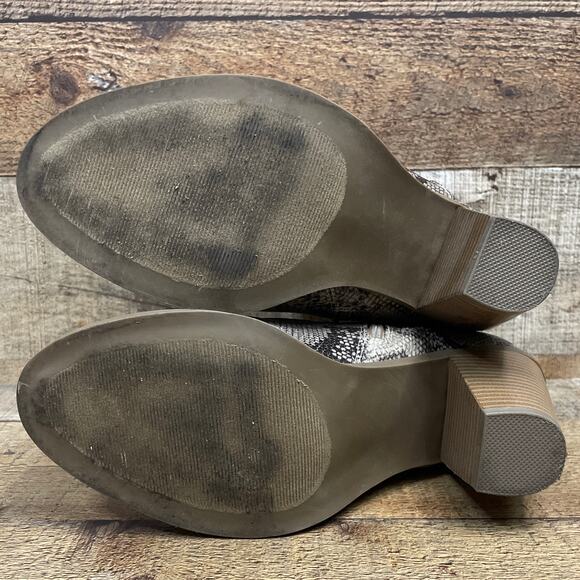 JustFab Willa Snake Print Heeled Buckle Booties Ankle Boots White Gray Size 10 - Picture 12 of 12